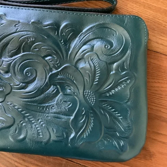 Patricia Nash Blue Coral Floral Tooled Leather Wristlet - Picture 15 of 15